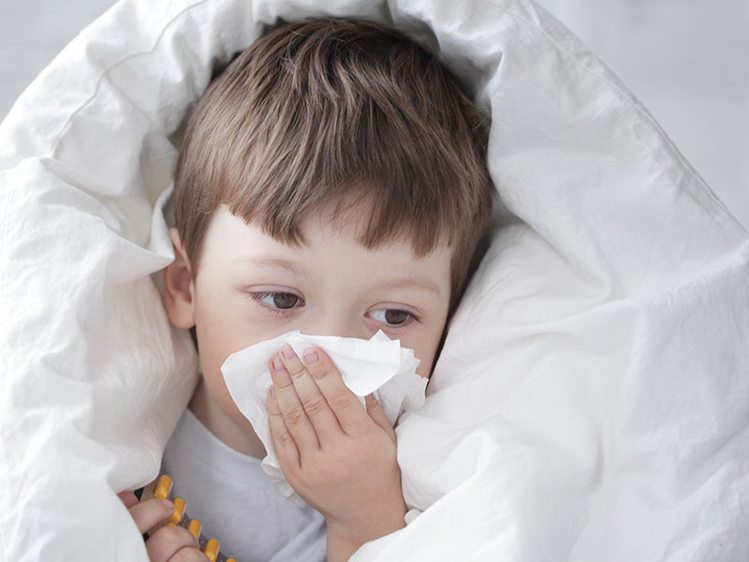 शिशु को सर्दी जुकाम से कैसे बचाएं how to protect children from cold and cough